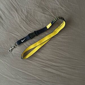 Nike strap sporty activewear athletic